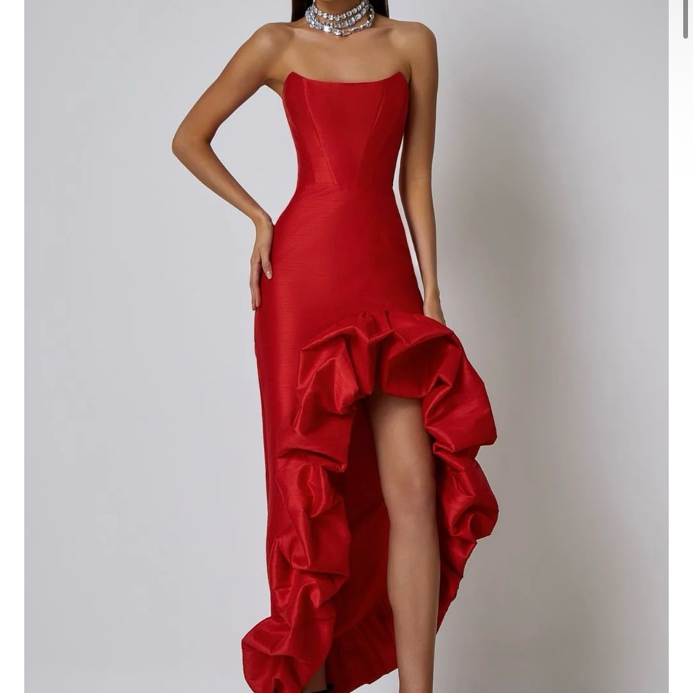 Elegant Red Strapless Prom Evening Dress with lush flouns